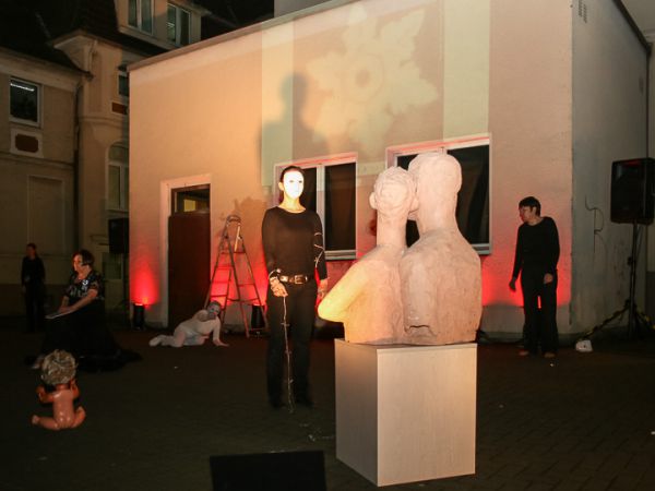 Das Bertha Tanztheater in Duisburg - Verlust des Mitgefühls Das Bertha Tanztheater in Duisburg - Verlust des Mitgefühls