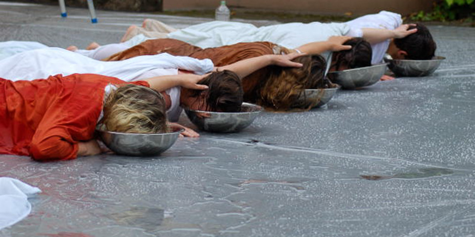Bertha-Tanztheater Duisburg - Der Schmerz und die Sehnsucht nach Liebe Bertha-Tanztheater Duisburg - Der Schmerz und die Sehnsucht nach Liebe